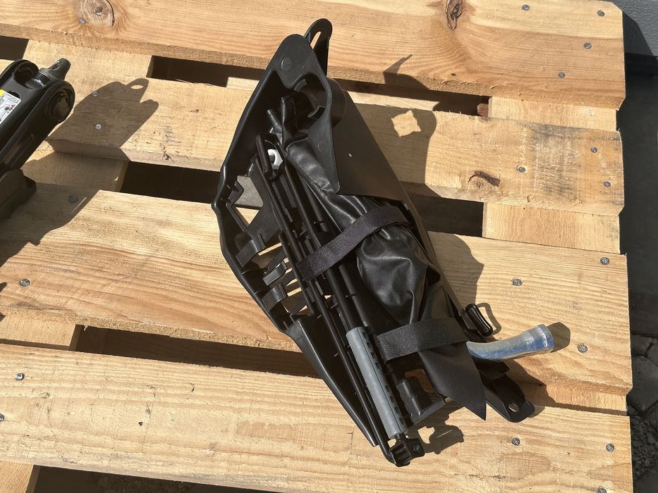 Комплект инструменти с крик AUDI A7 C8 4K8011031