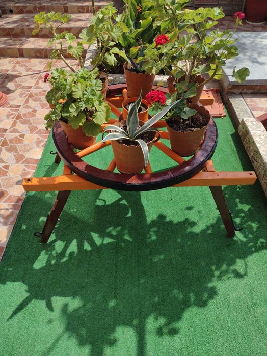 Цветарник от колело на каруца.УНИКАТ.Може само колелото