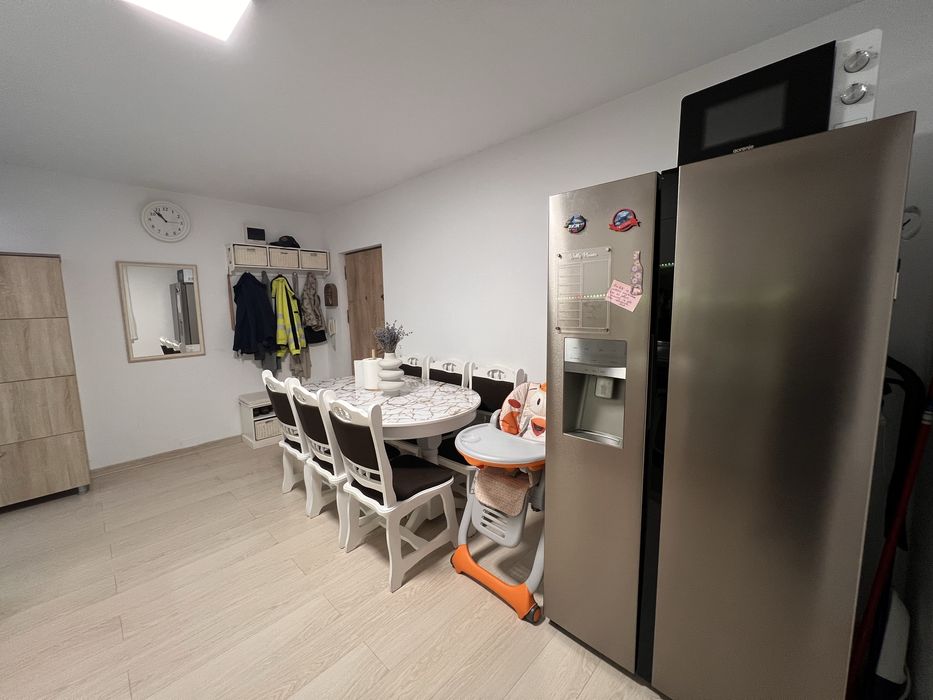 De inchiriat apartament două camere , 55mp ,parter. Toate facilitatile