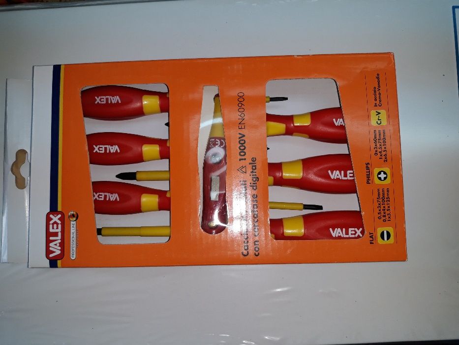 Отвертки изолирани за 1000V к-т 6 броя+фазомер с цифров индикатор