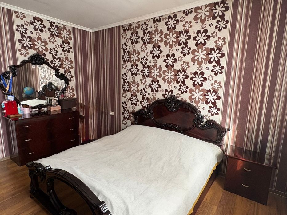 Продам спальный гарнитур