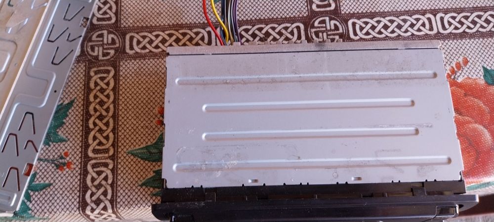 Vând radio  cu stik aux. Nou