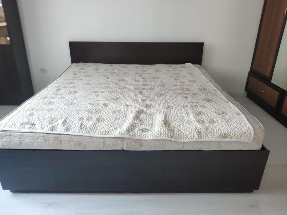 Продам спальный гарнитур