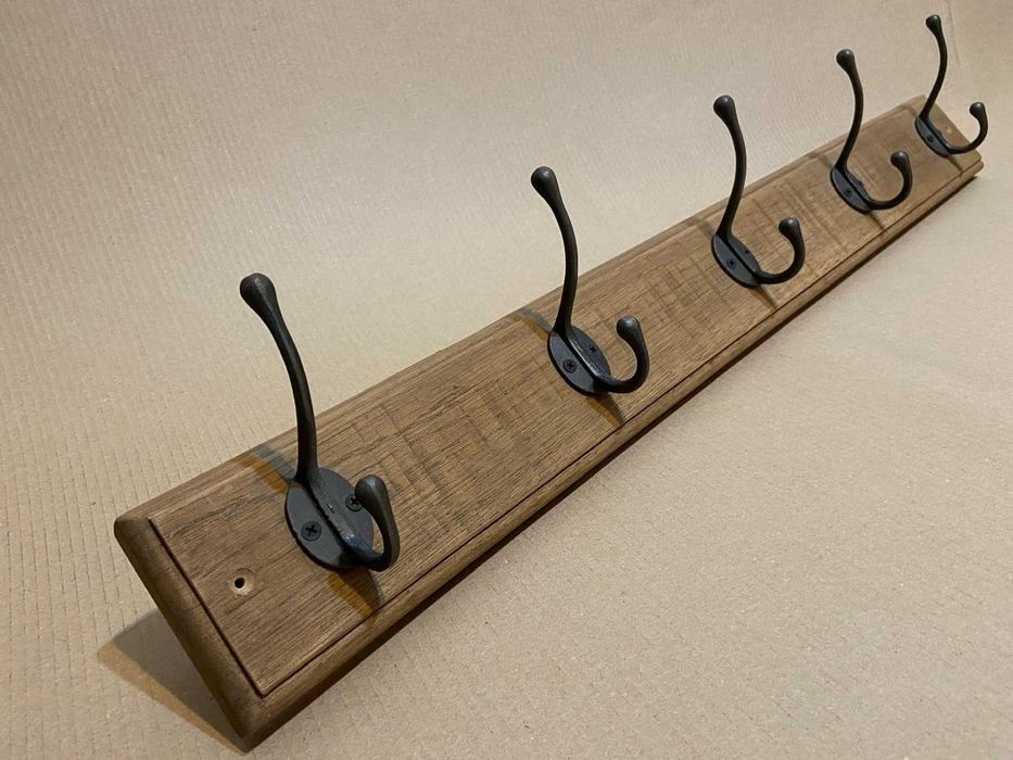 Cuier din lemn masiv cu 5 agățători metalice – stil rustic industrial