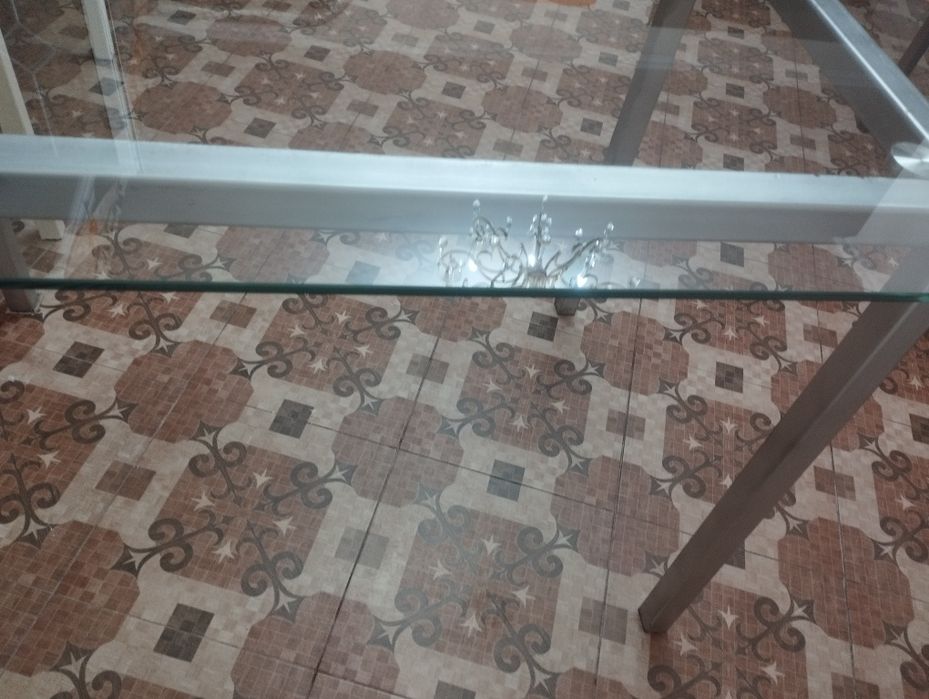 Стеклянный стол в стиле лофт