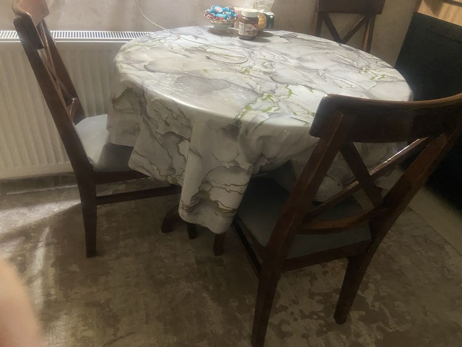 Стол 4 стула качество отличное материал  чистое дерево