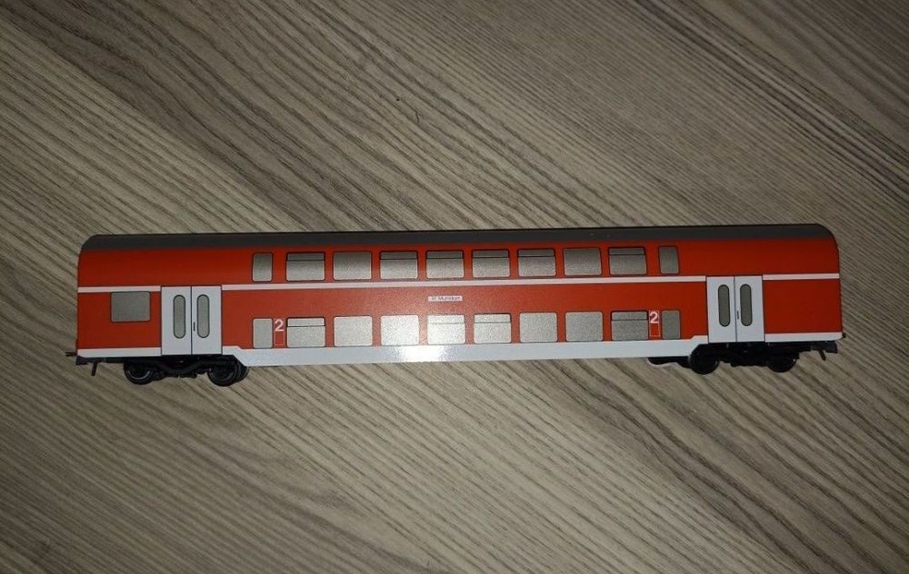 Roco vagon de călători etajat scara H0 
Utilizat pentru șters linia