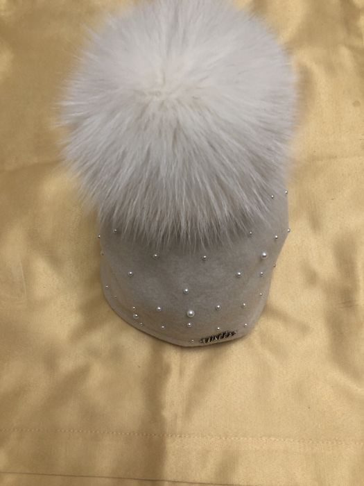 Оригинальная шапочка женская