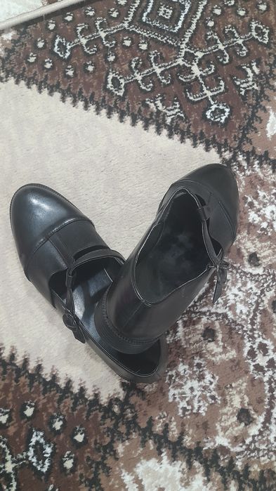 Продам женские туфли