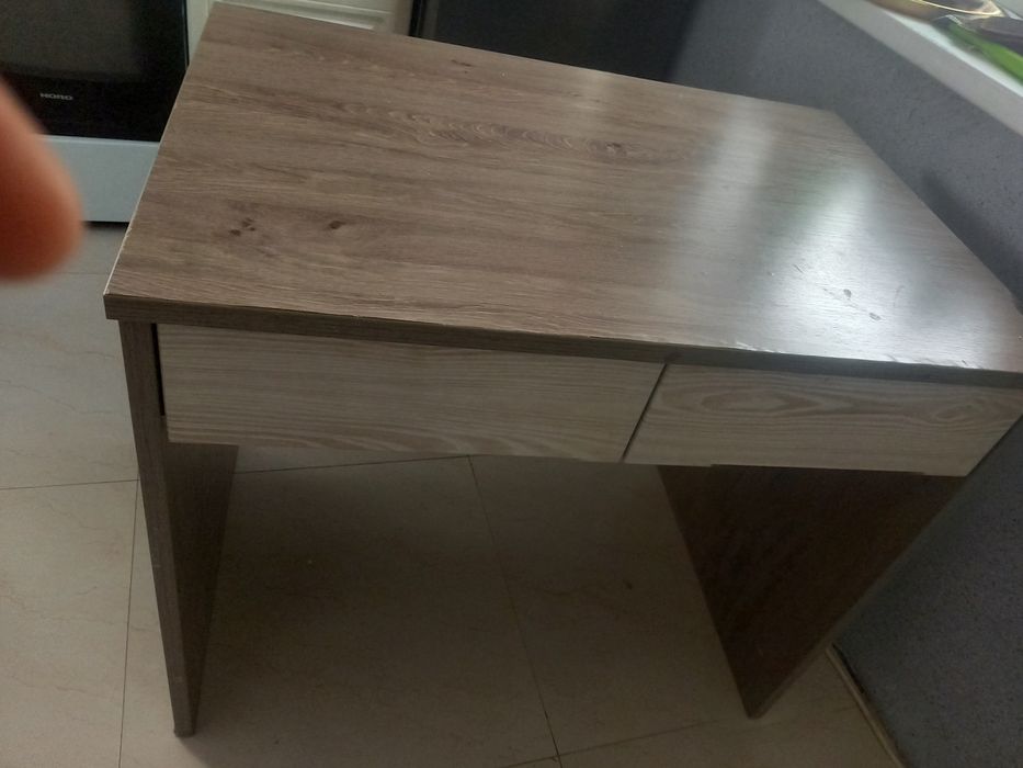 Продам письменный стол крепкий