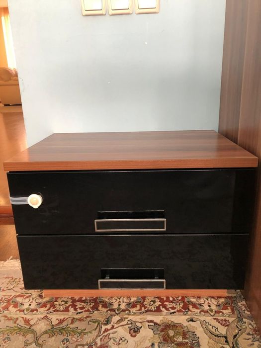 Продам шкафы и тумбочки