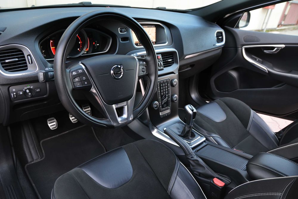 Volvo V40 /2.0/ R-Design/Posibilitate Rate/Leasing/GARANTIE