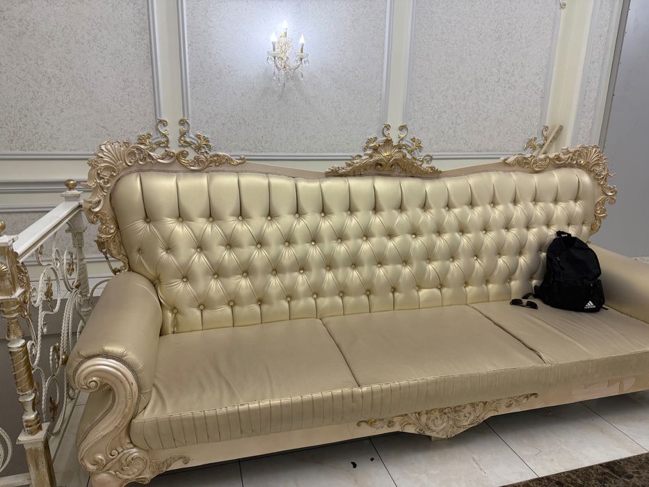 Диван кожаный, классика. 3 м в длину