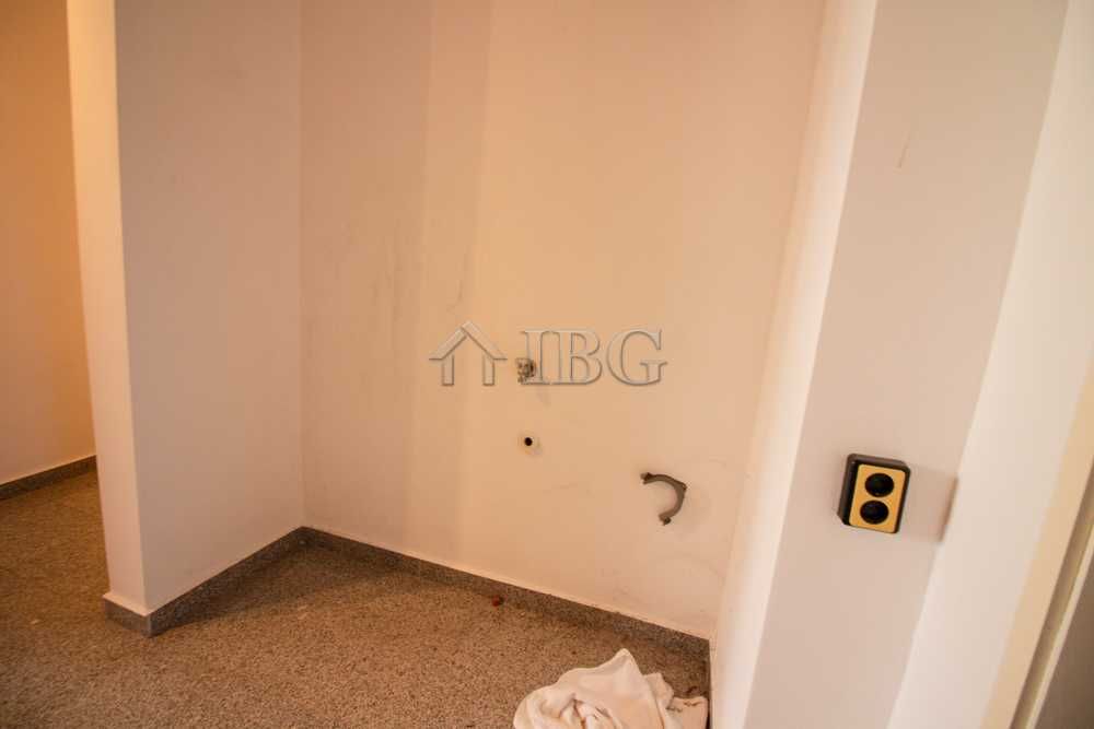 Продава се Тристаен апартамент в Русе, Център - 90 кв.м за 1400 €/кв.м - Снимка #10