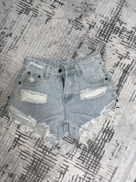 Джинсовые шорты