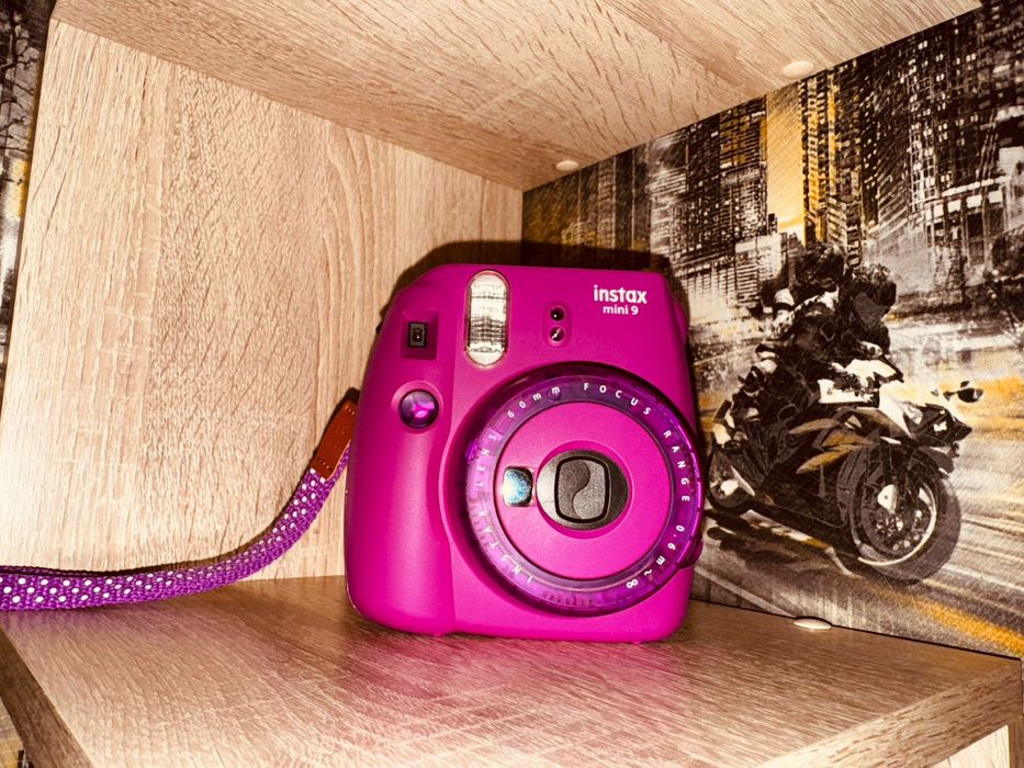 Продам фотоаппарат Instax mini 9