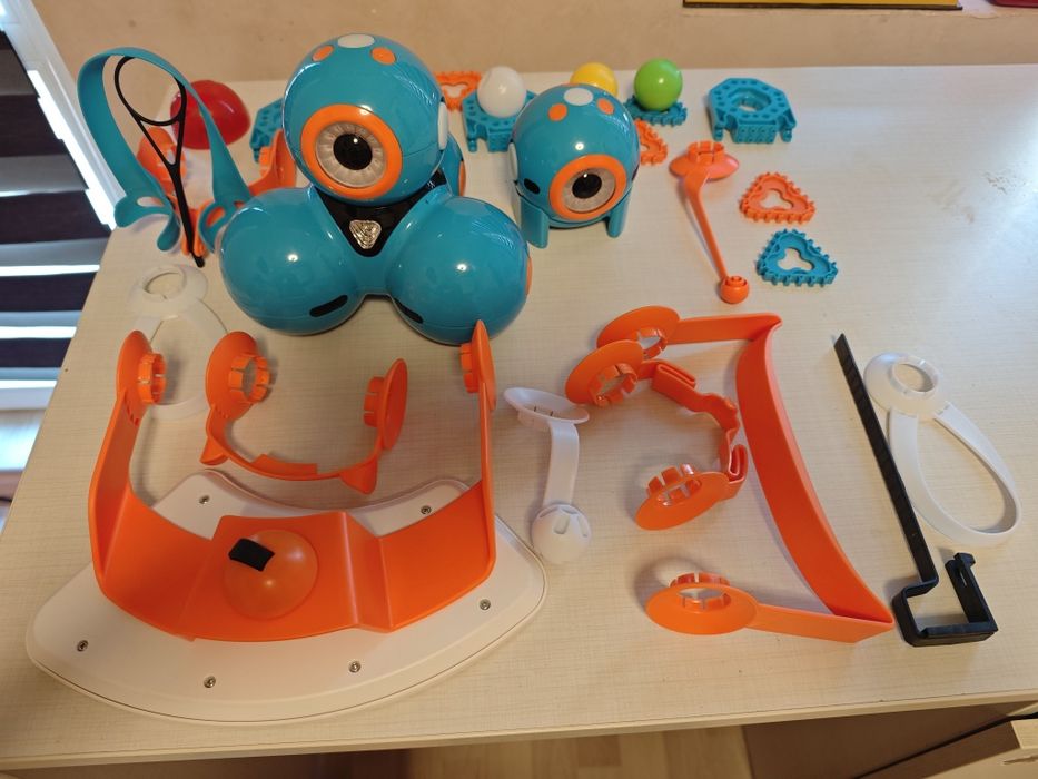 Роботи за прогрмиране Dash и Dot