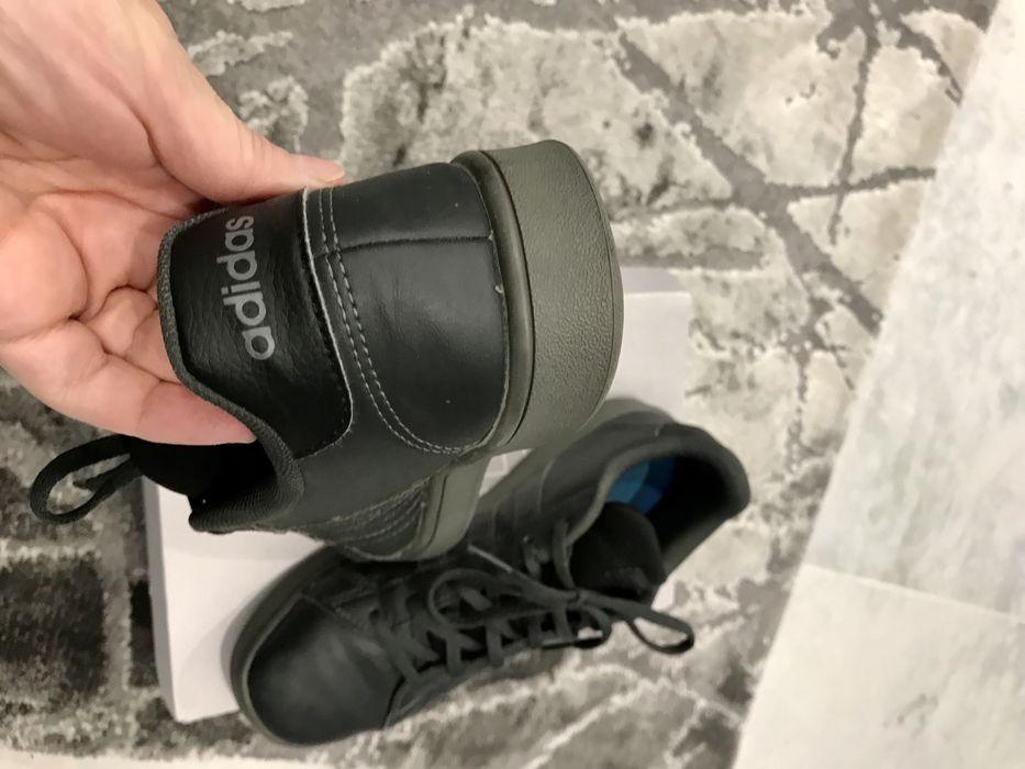 Adidasi Adidas marimea 38.