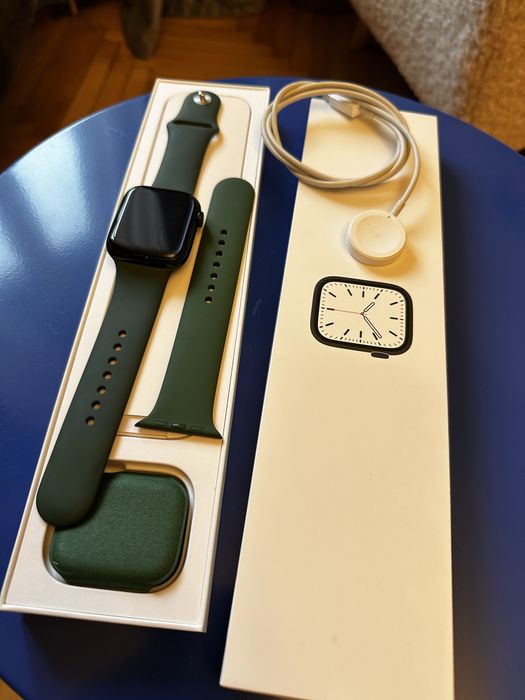 Apple watch Series 7 / 45 mm Green Sport