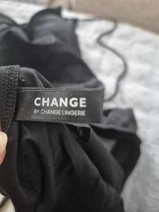 Стегнат цял бански класически модел