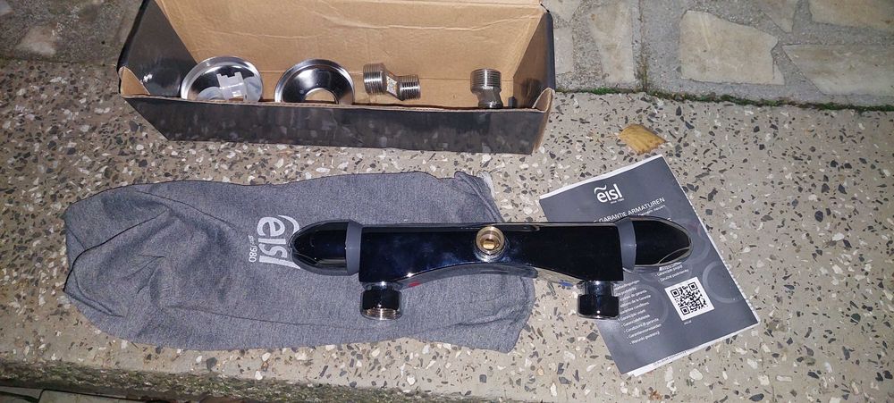 Модерен, дизайнерски термостатен смесител.