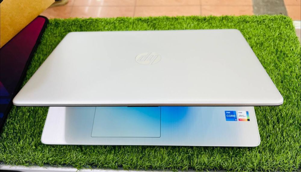 HP Laptop 15S Core i5-1235U 8/256GB