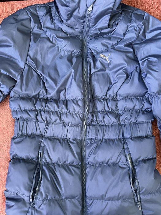 Продавам дамско яке Puma