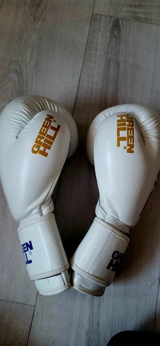 Б/у боксерские перчатки