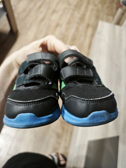 Обувки за момче  20 размер Адидас  adidas