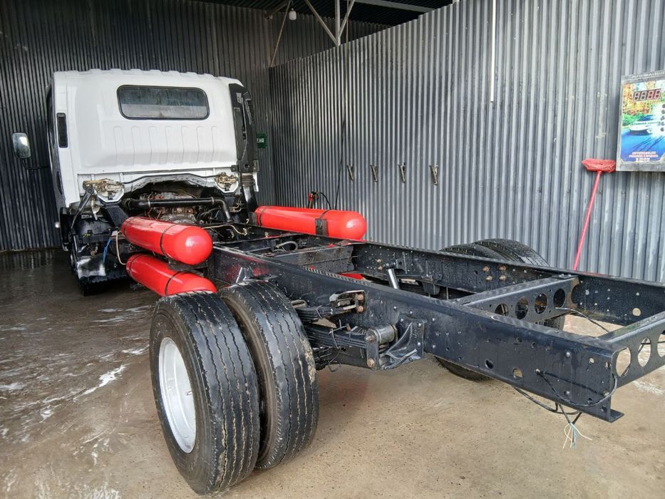 Isuzu shassi sotiladi