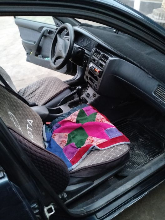 Срочно продам таета карина