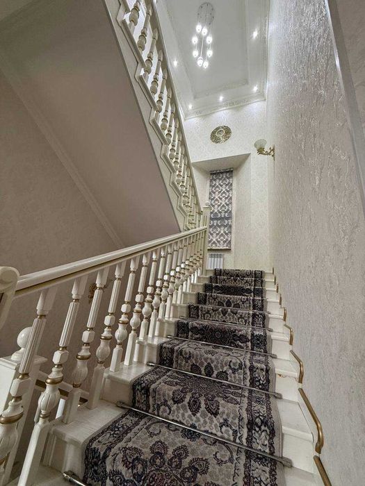 5 sotix, 11 xona, Yangi hayot metro, elitniy mahalla