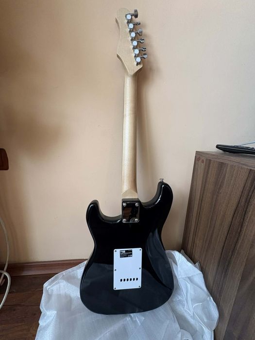 Електрическа китара + усилвател 40w Max GigKit