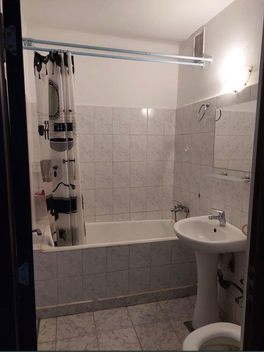 Vand Apartament zona Strada Camelie Nord bloc 42 semidecomandat 45 mp2
