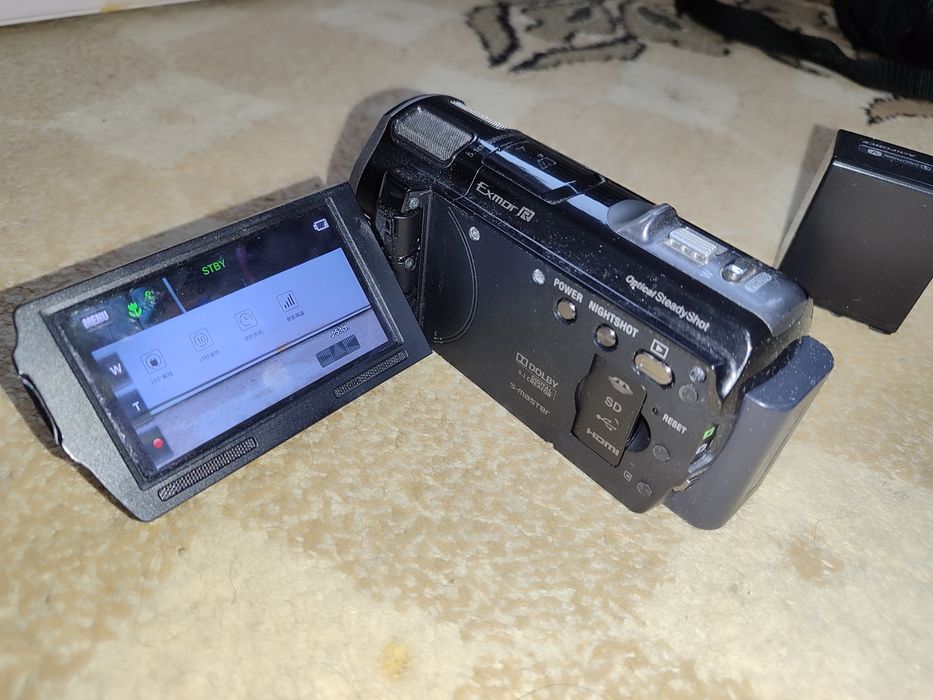 Продам видеокамеру SONY