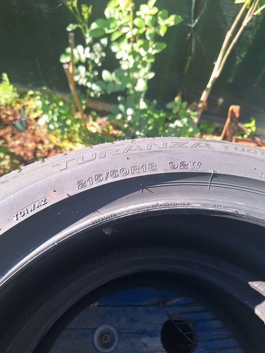 Vand 2 cauciucuri Bridgestone nerulate,215/50 r18 ,unul cu dot 2020,celalalt cu dot 2019.