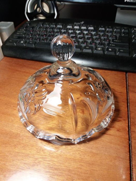 Хрустальная ваза-конфетница.