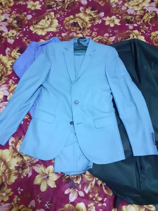 Продам костюм тройку Турция