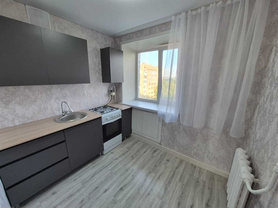 В продаже 3х комнатная в районе 11 школы ( свежий ремонт)