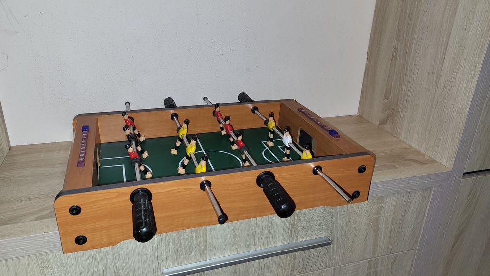 Vând joc de fotbal de masă