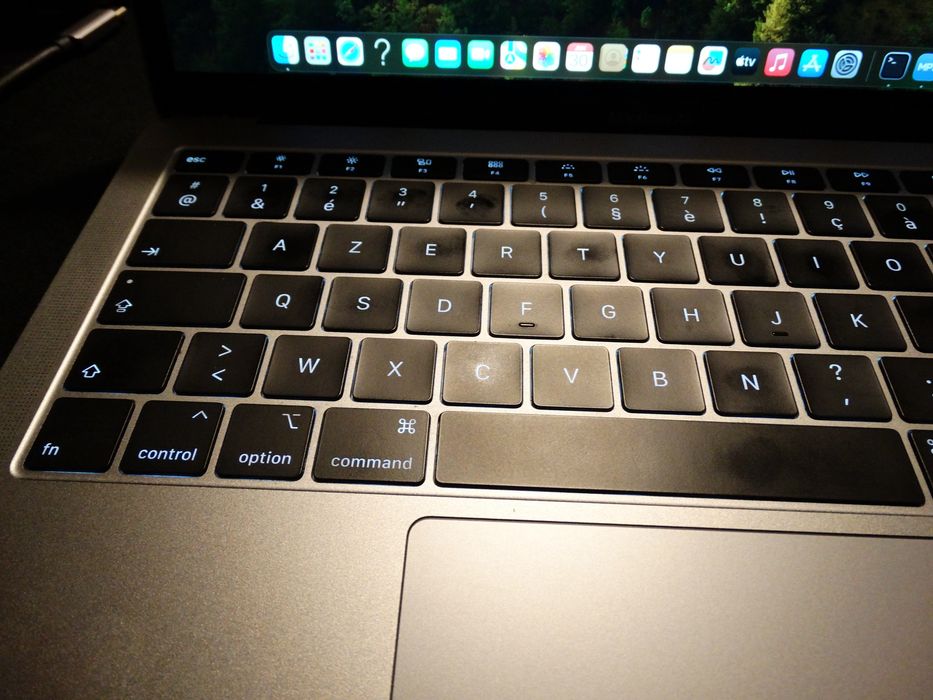 MacBook Air Retina 13” 2019 | Intel Core i5 | 8GB RAM | 1180 cicluri 128 GB