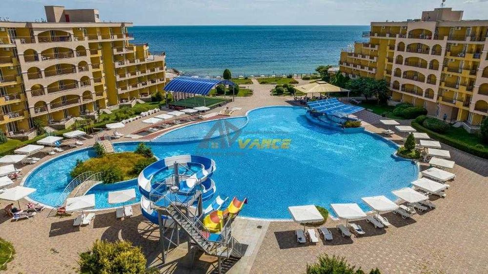 Просторен тристаен апартамент с морска гледка в к-с Midia Grand Resort, Ахелой