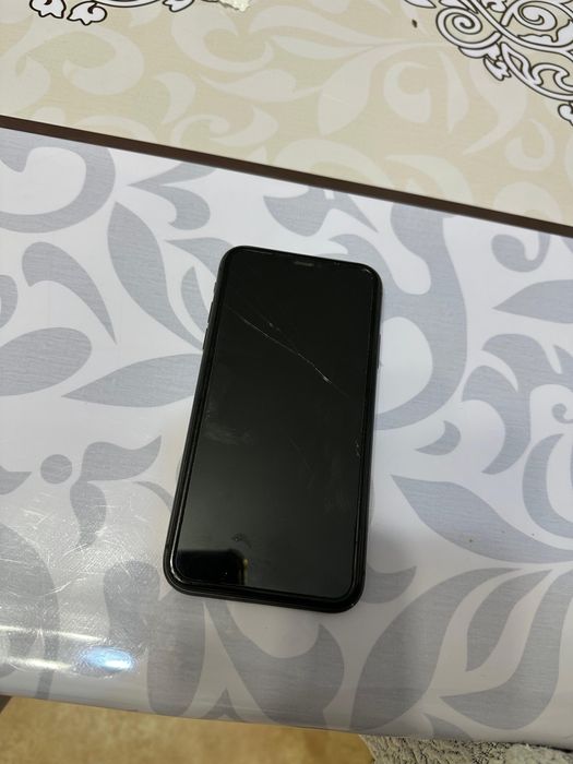 Продам айфон 11.