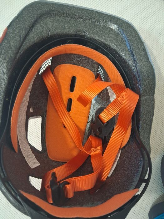 Casca biciclisti si cotiere + genunchiere
