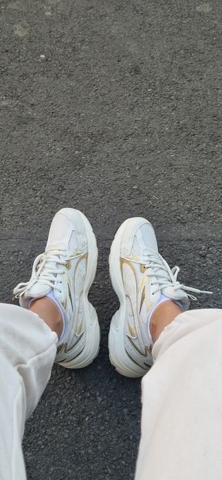 Adidași Puma bej