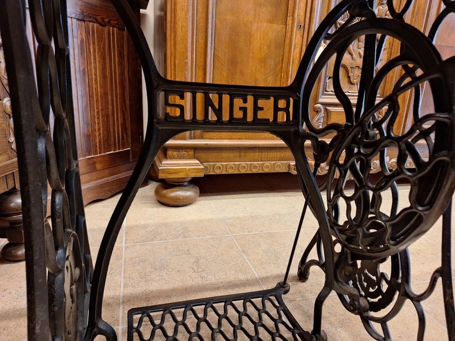 Винтидж маса за трапезария SINGER