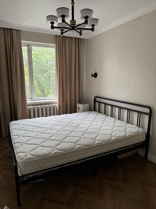 Продам кровать с матрасом