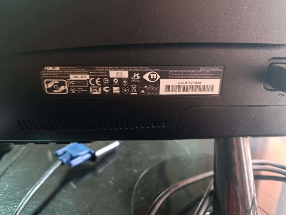 Продавам запазен LCD монитор ASUS