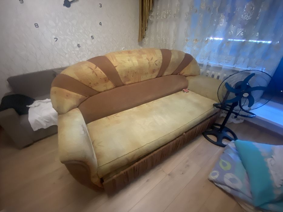 Продам диван целый