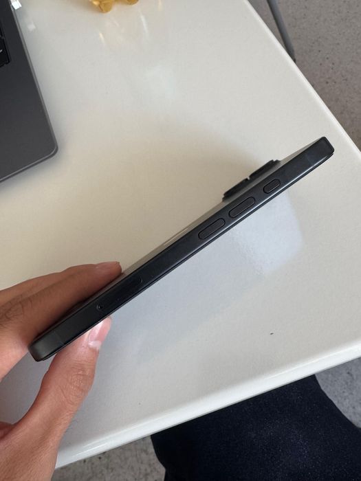 iPhone 16 в хорошем состаяний